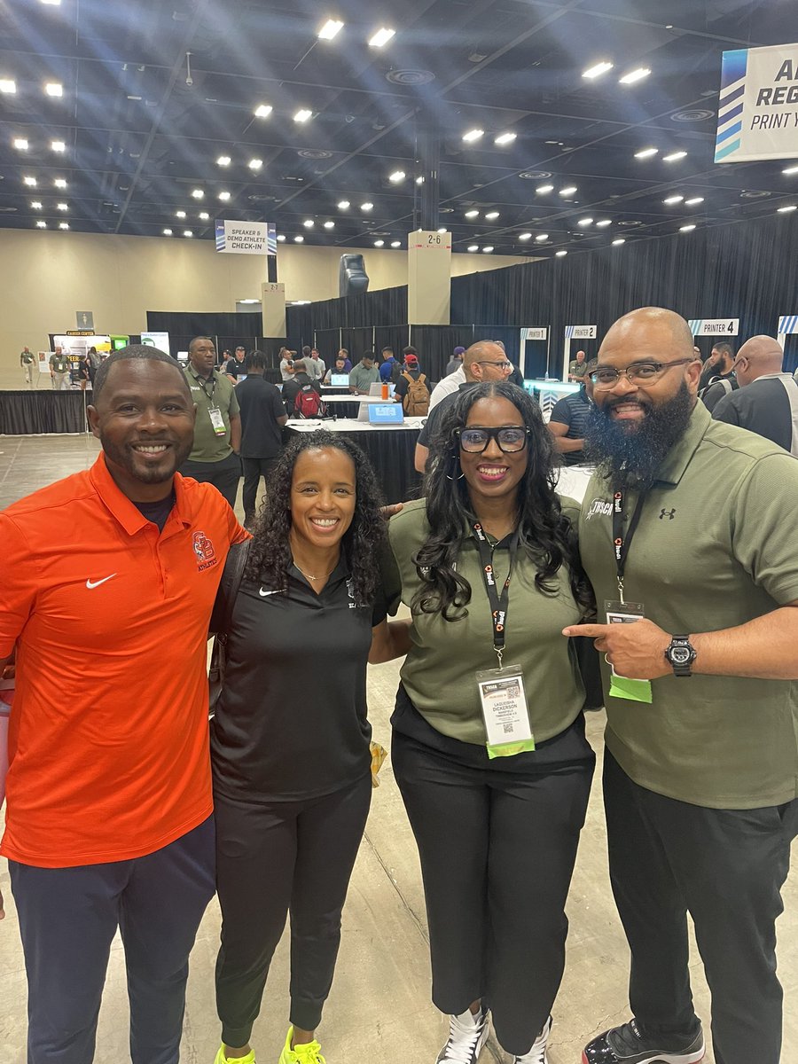 CoachDMcNeal's tweet image. My first two pics at @THSCAcoaches coaching school, with the best of the best! @queisha44 and @BrianRandle40