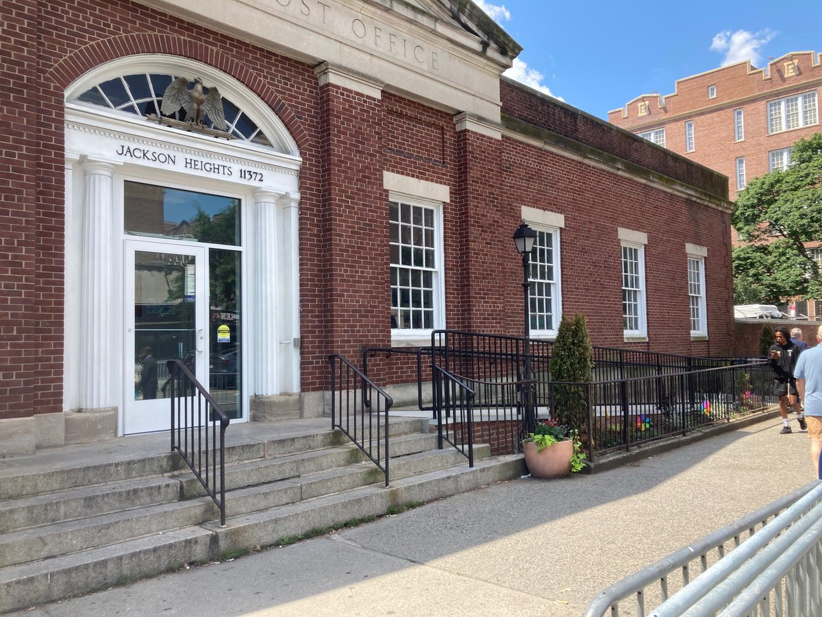 RepGraceMeng's tweet image. I've been fighting for a ramp at the Jackson Heights Post Office for years. Now that construction is complete, it's finally ADA accessible & easy to navigate for families with strollers.
A special thank you to @CMShekarK & @RepAOC who helped make this happen.