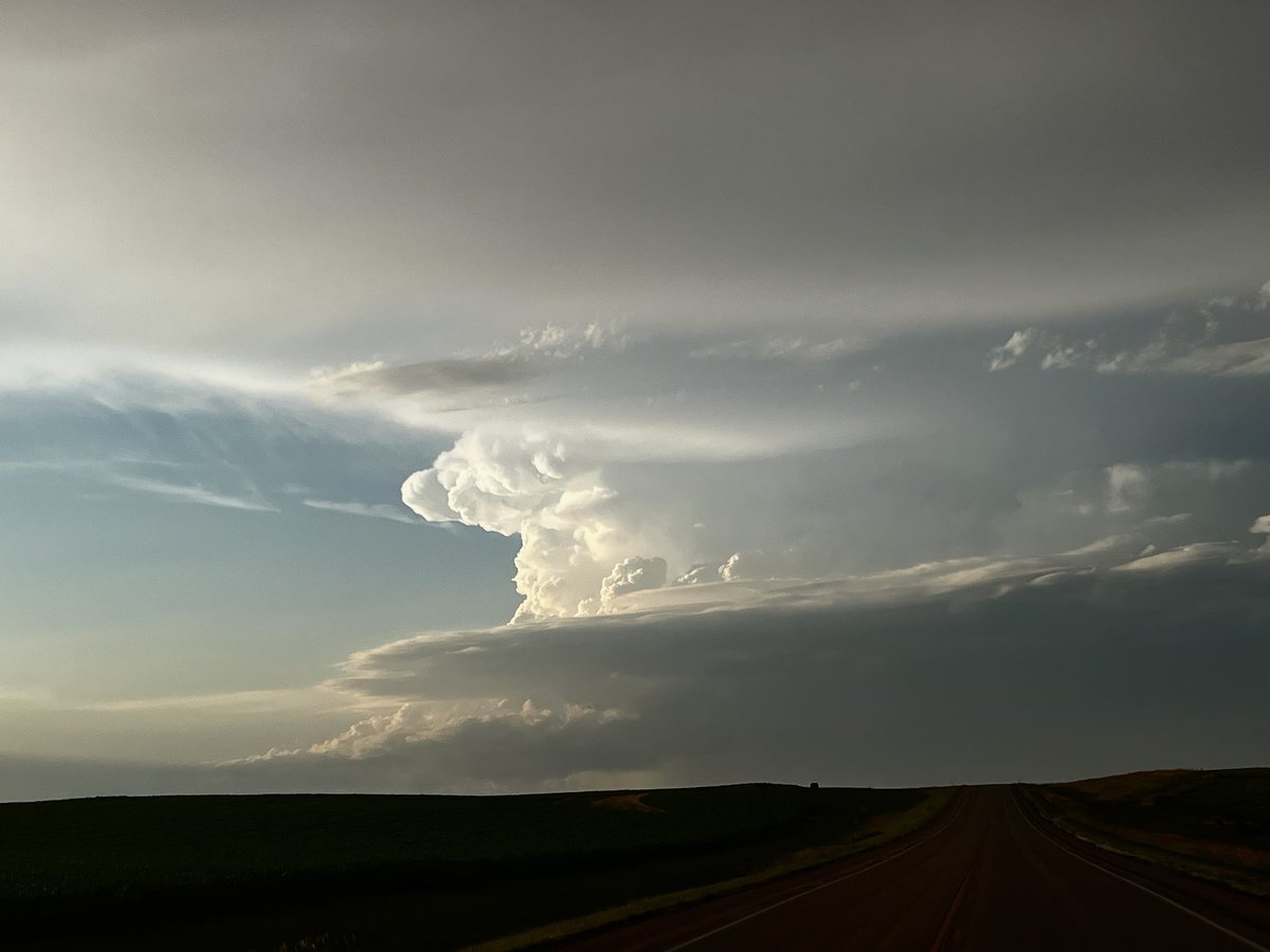 FalcnStormChase's tweet image. Wow looking north towards Kadoka, SD
Supercell! #SDwx #FALCONWX