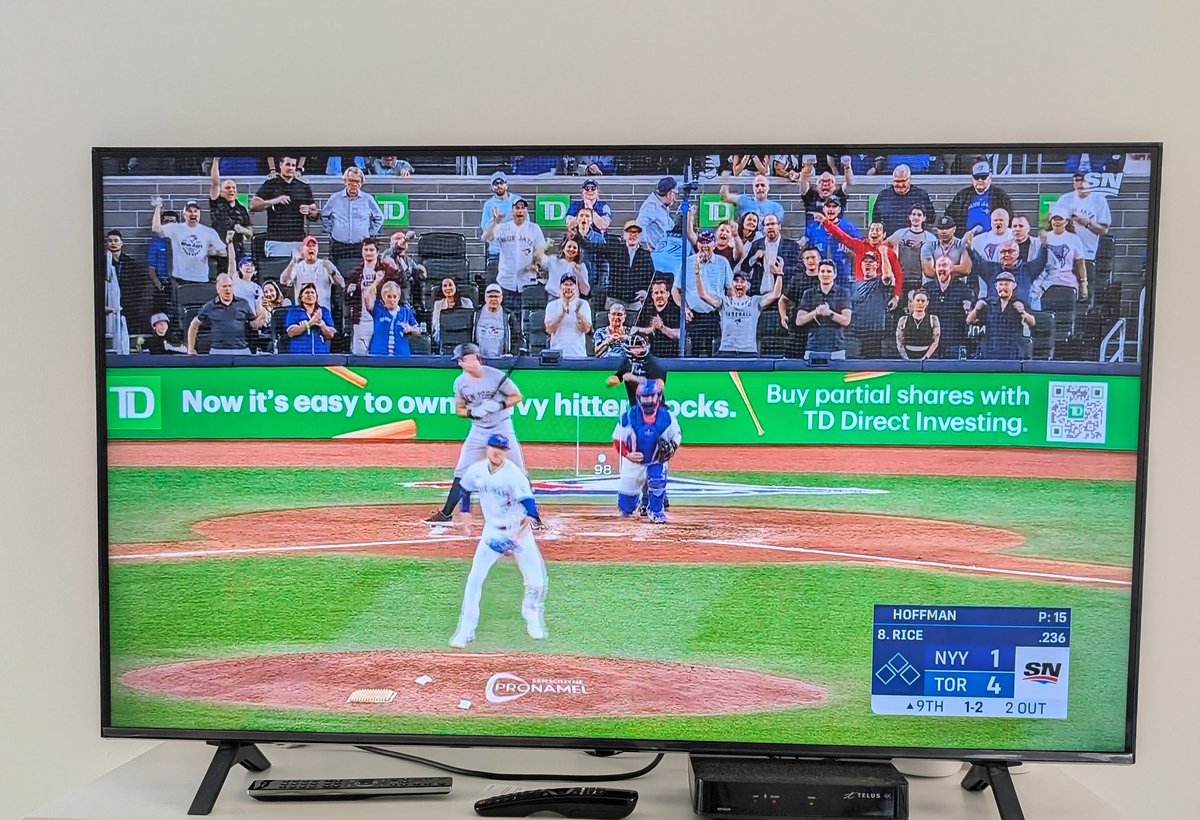 guyfelicella's tweet image. Damn, the Blue Jays are the real deal! Record 11 in a row at home!