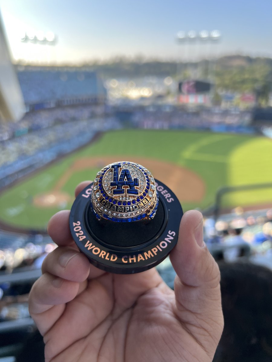TurtleDude310's tweet image. Another @Dodgers ring for the collection 😮‍💨