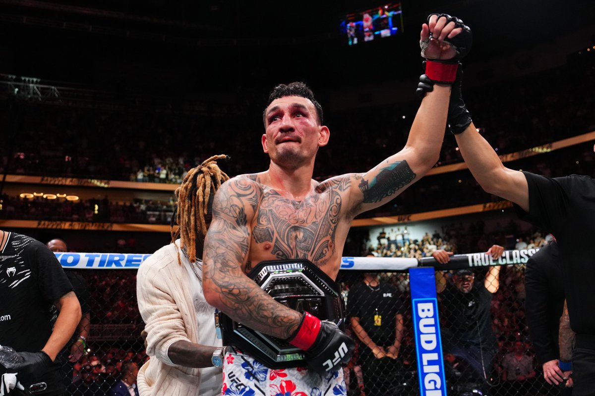 UFC_AUSNZ's tweet image. What a main event!!
Who is next for the BMF Champ Max Holloway? #UFC318?