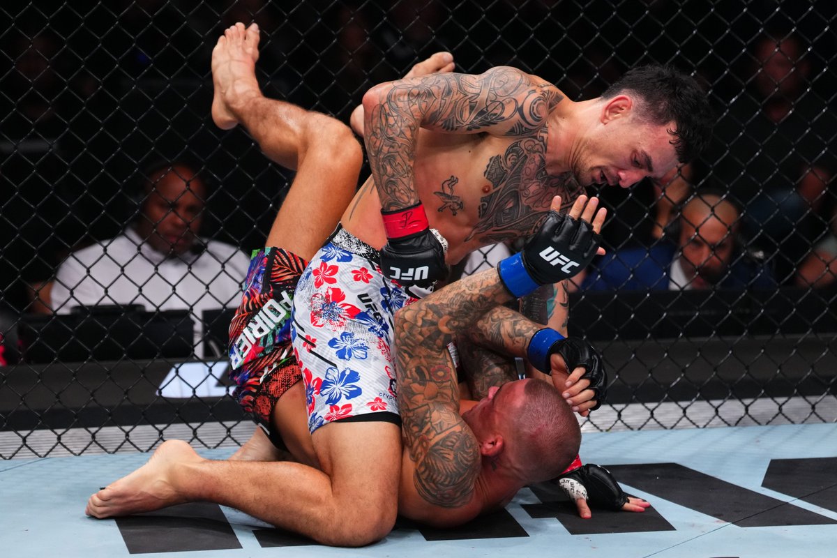 UFC_AUSNZ's tweet image. What a main event!!
Who is next for the BMF Champ Max Holloway? #UFC318?