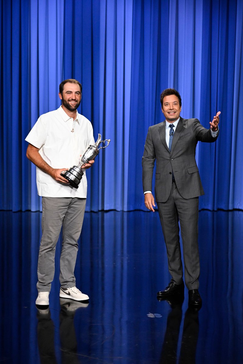 kbadenhausen's tweet image. Scottie Scheffler carrying some hardware, as he swings by The Tonight Show with @jimmyfallon Monday night fresh off his British Open win.