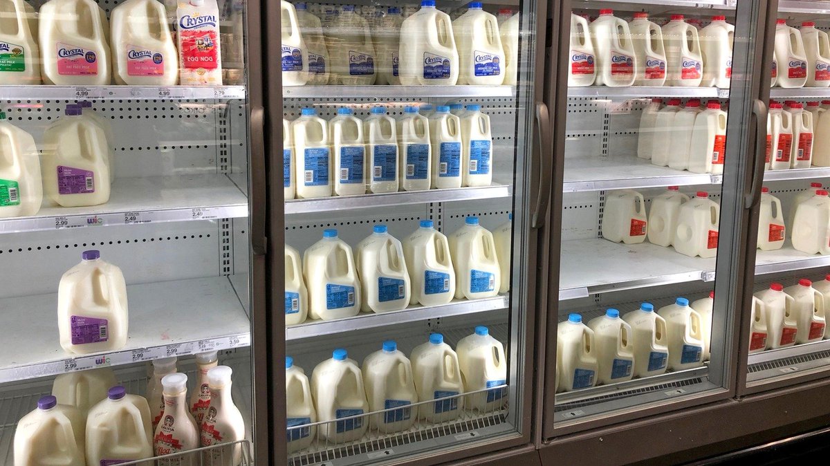35thUSPresident's tweet image. //🚨BREAKING🚨 - Former President John F. Kennedy has went to the store to get Milk and has returned home.
"Why are you, uhh err..., in my house? Please, uhh err..., get out" says Kennedy.
