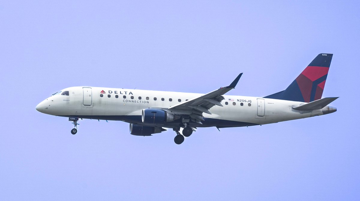 barstoolsports's tweet image. WATCH: A Delta Pilot Casually Explains in Mid-Air That He Just Narrowly Avoided a Collision With a B-52 Bomber buff.ly/GTYmuPk