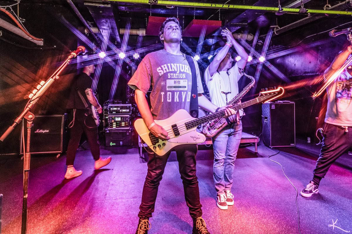 地元の大きなライブでは新宿駅のTシャツを着てたw

📸 Kylie Spinelli