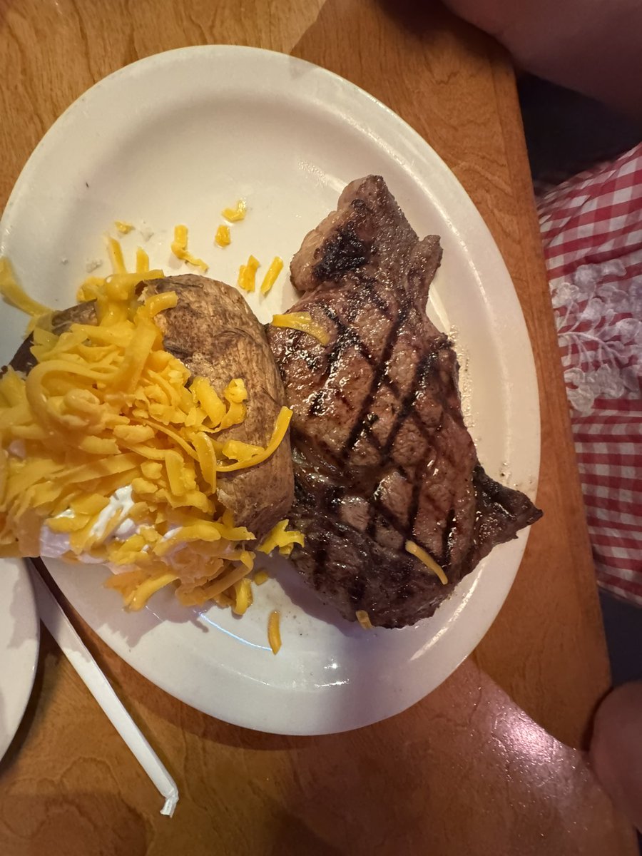 TParaclete's tweet image. Just finished dinner. Spoiling WP and I forgot to get a shot of the cake. But it was really good. Had a friend give us a gift card for Texas Road house. 😋🤤👊🏻
