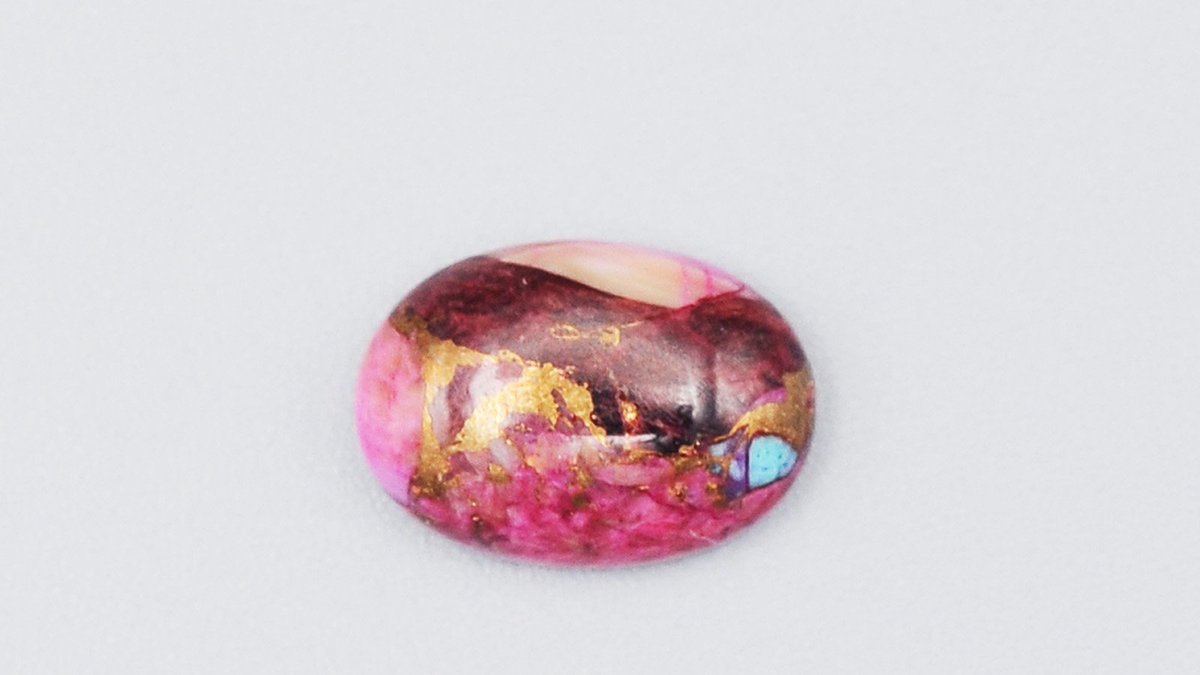 Bell_Luxe_'s tweet image. 【#BELLLuxeの石ログ 026】
A golden crown and a floral gown—
this stone draws out the feelings hidden deep within,
shining light on your true self.
金色の冠に、花のドレス。
心の奥に眠る想いを引き出してくれる石。
#NaturalGemstone #LooseStone #天然石 #ルース #love