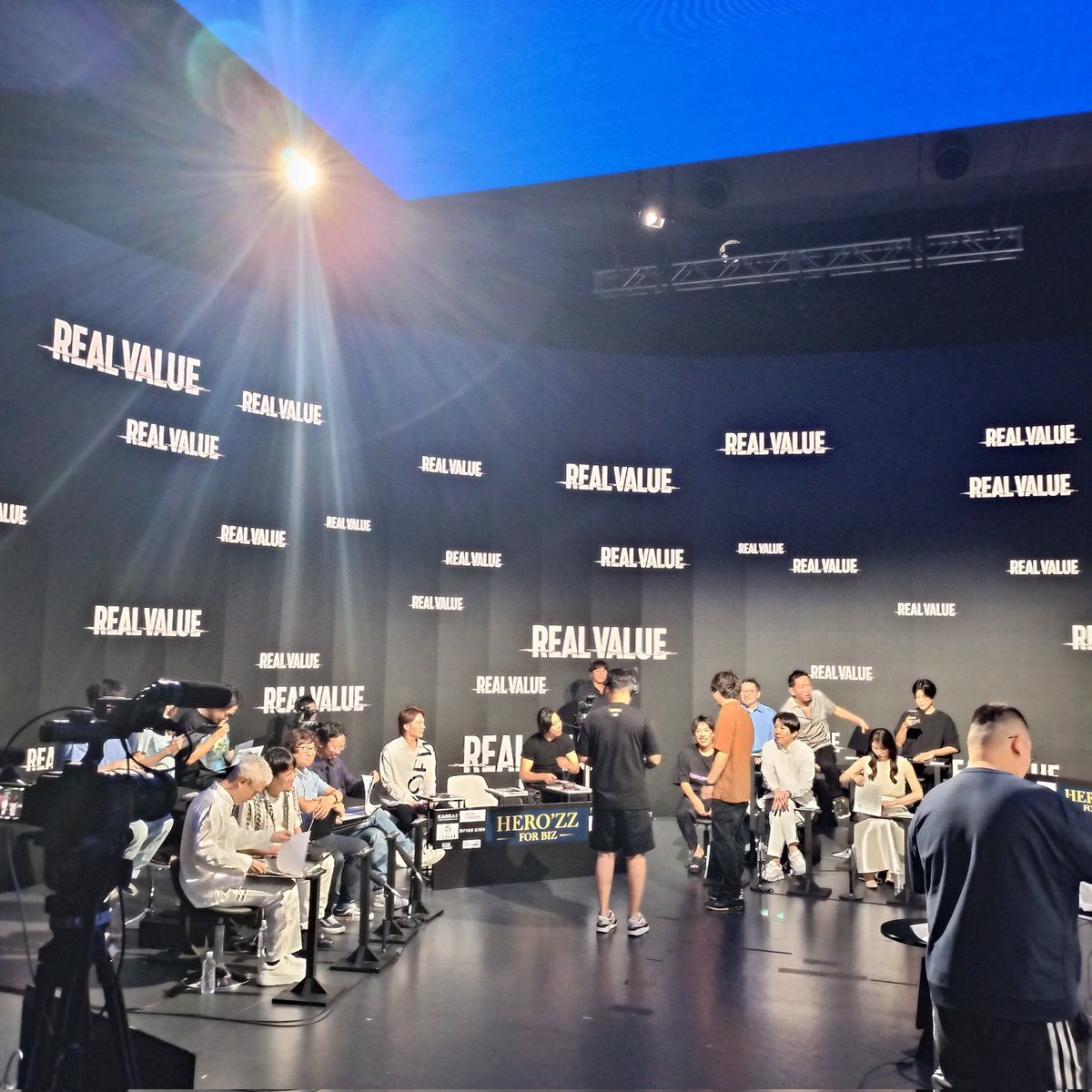 HDyuukimizuhata's tweet image. REAL VALUEの撮影は月に1度4〜5本撮りしているが、忙しい中土日の大事な時間を取って参加して頂いているチェアマン、MAFIA、撮影班、会員様、ボランティアの全員の協力があり成り立っている。
お陰様でREAL VALUE…