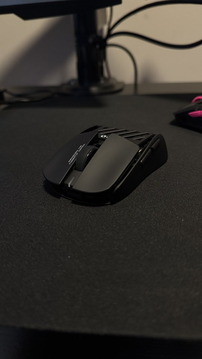 flinstonssz's tweet photo. First day with the Pulsar LAB X2F Gaming Mouse — perfect feel, lightweight and very precise. Easy to make adjustments, probably the best mouse I've tested this year. https://t.co/6ZVV0dXo2N