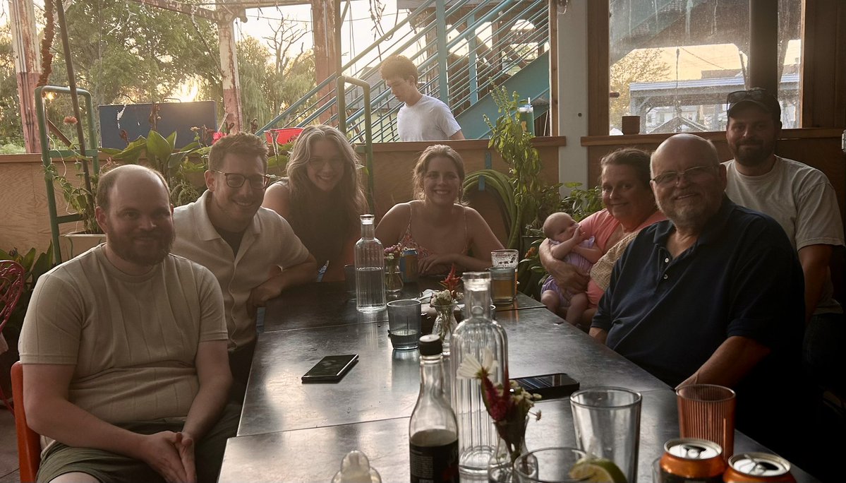 musicmaned's tweet image. Out to a birthday dinner with our kids for my wife Kim!
Even our 6 week old granddaughter joined us!
Happy Birthday Kim!
We all love you! ❤️🎶☀️🎉