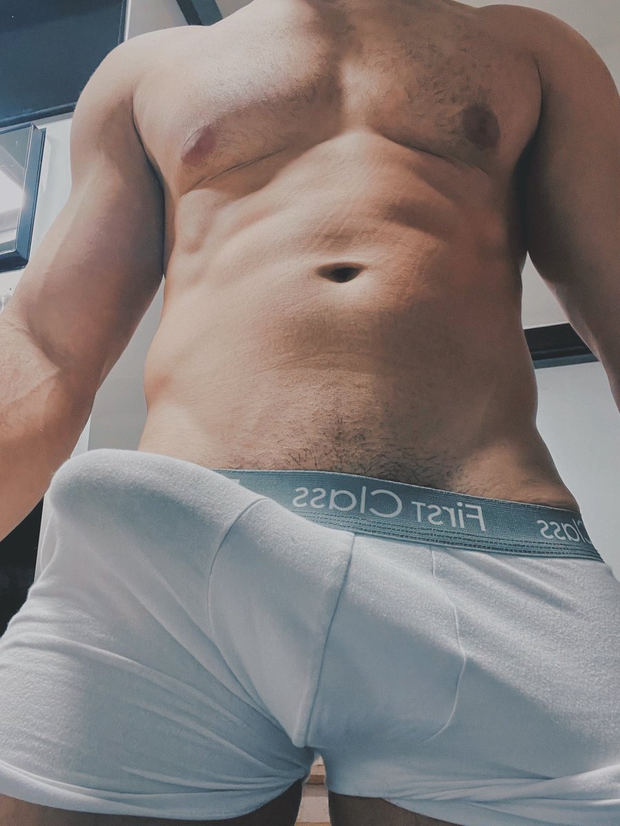 TheShadesOfHale's tweet photo. The Alpha is home. https://t.co/FkQYn545rb