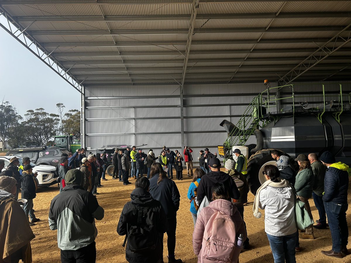 alisonlritchie's tweet image. Field trip 2 underway today, first stop in the Wheatbelt, how can farmers improve their sandy soils through amelioration techniques #GCSS2025