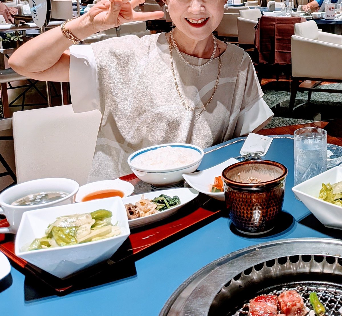 okuru92's tweet photo. 夏バテしない様に…
女史友と　大きな口を開け
山盛りご飯を頂いて来ました。🎶😆🎶 https://t.co/zpt6A2wP8T