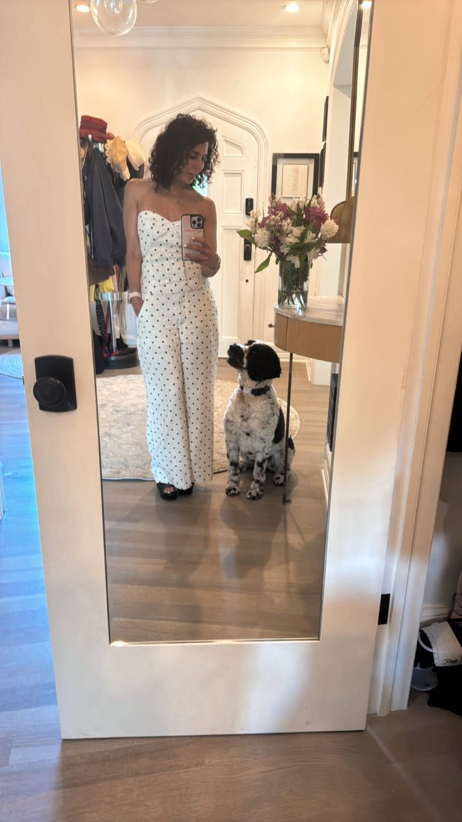 DrMarthaGulati's tweet image. At some point, you start looking like you dogs or they start looking like you….
Not sure which, but I love them!
#polkadots #blackandwhite #dogsofX #dogsoftwitter #BinkleyLove #CocoLoco
@HeartOTXHeartMD @DBelardoMD