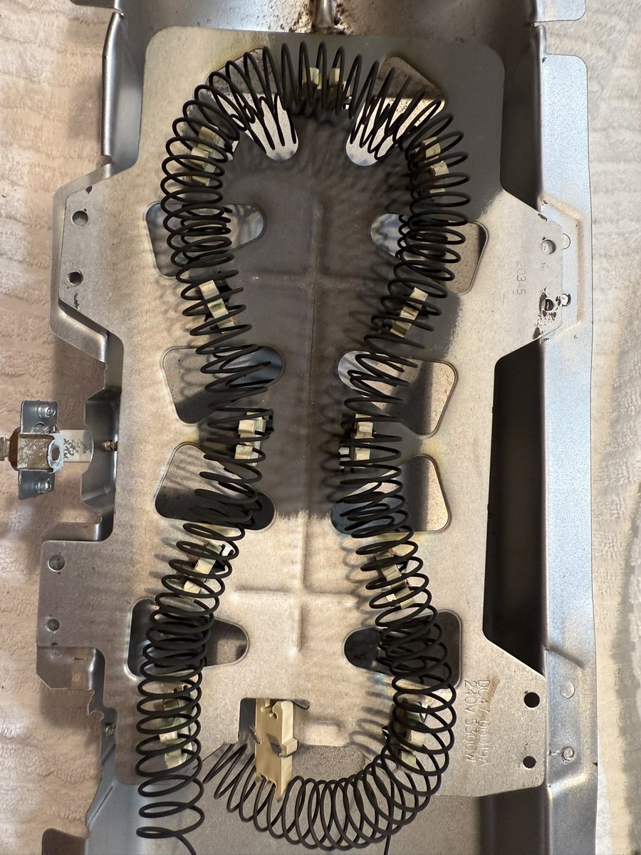 ktran55's tweet image. +826 during the Globex session on 1 account.
No need to push. I’m 1 day away from a payout. Still got 4 more XFAs I can run up.
Not a bad night after a 12-hr ER shift and fixing my dryer.
The grind never stops 🔧📈
#daytrading #topstep #futures #tradinggrind $ES $NQ