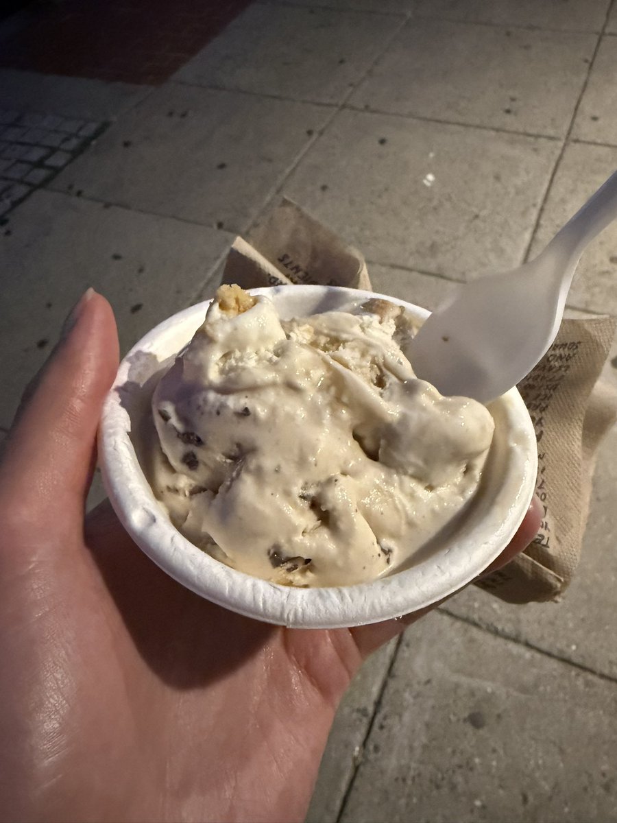 WHAT MADE SEAN SMILE (week 29): Got to check out the campus of UVA on Monday. Then a visit with Miniature Piano enthusiast Janice Kelsh in Hagerstown on Wednesday. Met up with my fellow Syracuse-loving friend Melissa on Saturday. And topped it all off with Jeni’s ice cream on