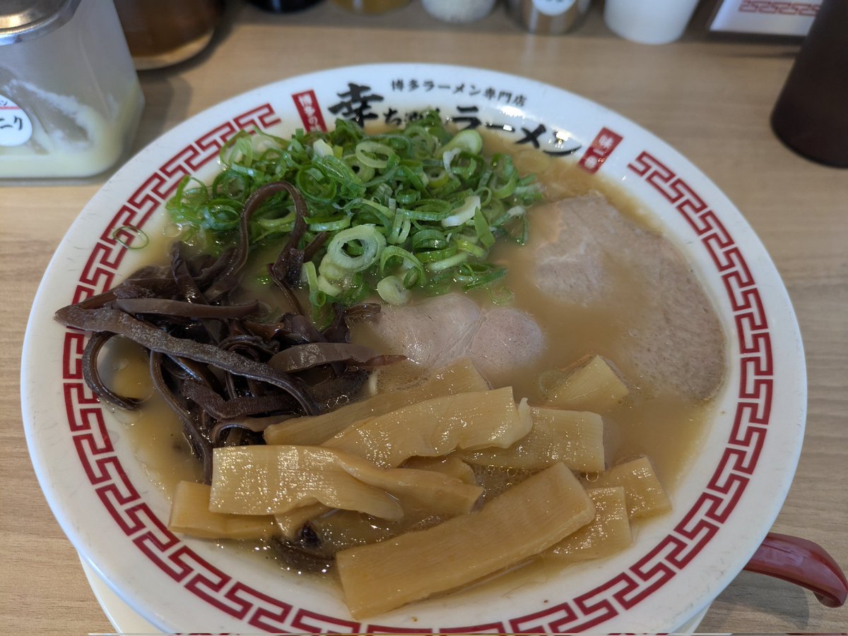 maithiru97's tweet image. 朝活中
🐕️涼しい内に、少しでも朝んぽしたいから、早起き
市場から10時半オープンの幸ちゃんラーメン🍜いただきます〜
3種類無料トッピングで、ボリューミー😋