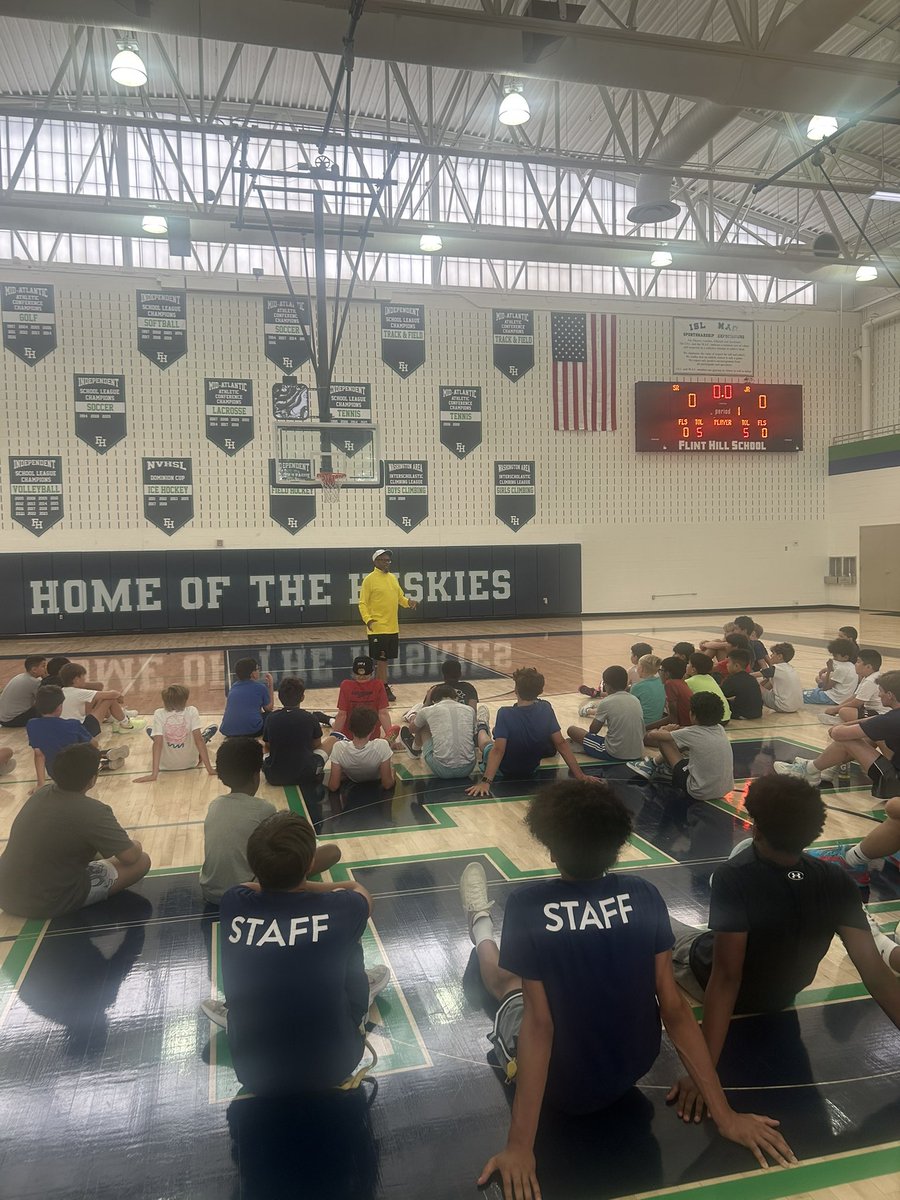 We had the pleasure of having longtime friend, Anthony Williams, on campus today. He provided our campers with encouraging words and advice. 

He has had the opportunity to coach so many student-athletes over the last few decades. 
<a href="/FlintHillHoops/">Huskies</a> #winning #givingback