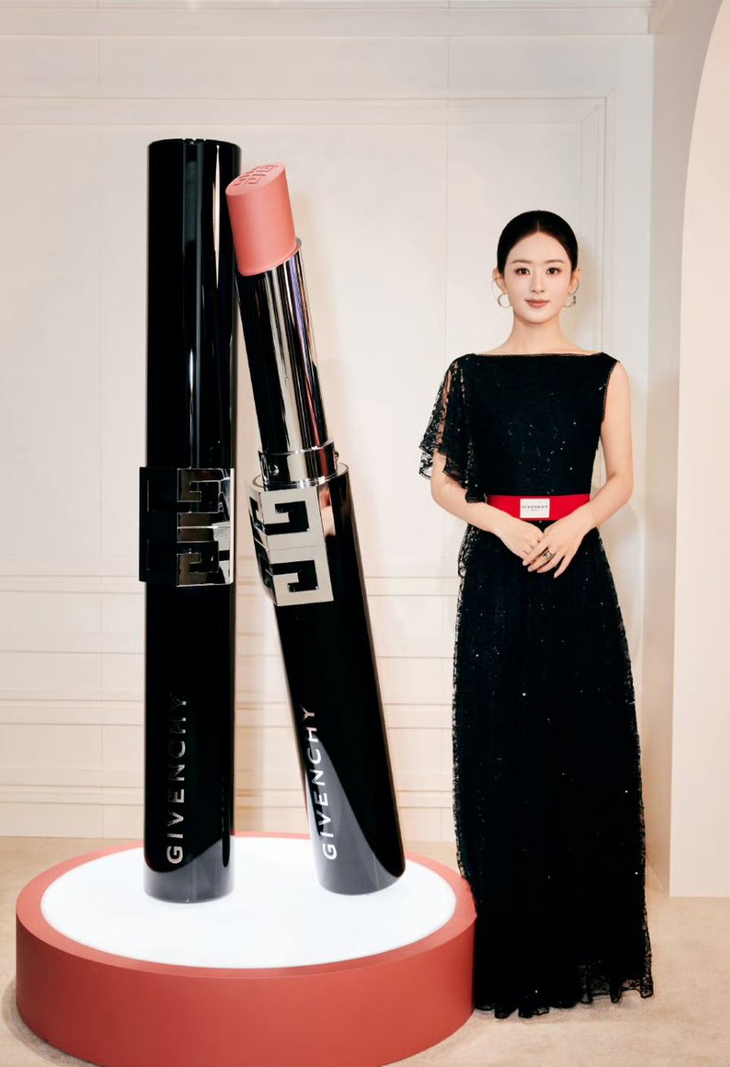 liyingbrasil's tweet photo. [📸] 21.07.25🐰• Atualização no Weibo do estúdio de #ZhaoLiying com novas fotos da atriz para o evento da marca Givenchy.💛
(1/2)

#赵丽颖 #ZaniliaZhao #Zanilia #จ้าวลี่อิ่ง #Yingbao #颖宝 #조려영 https://t.co/jj5SIADCB8