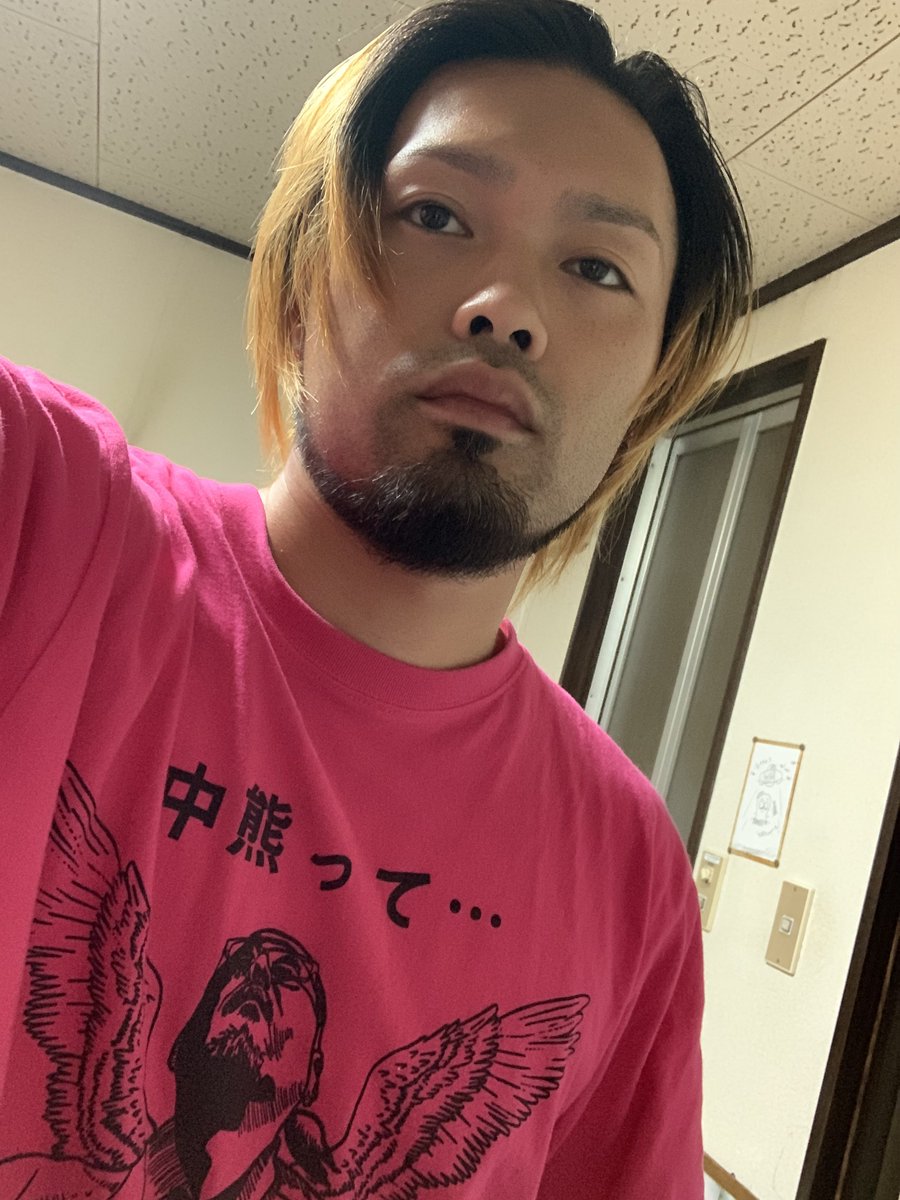 玄関のチャイムが鳴って出てみたら
「お忙しい所すみません😅」って営業が来た。

ど平日の真昼間にこんな奴が出てきて
「お忙しい所すみません😅」ってさ。
テンプレなんだろうけどさ。
忙しそうじゃないじゃん。
ばかにしてんのか！！！！
暑い中ご苦労様です！！！！！
はぁ！！！！！