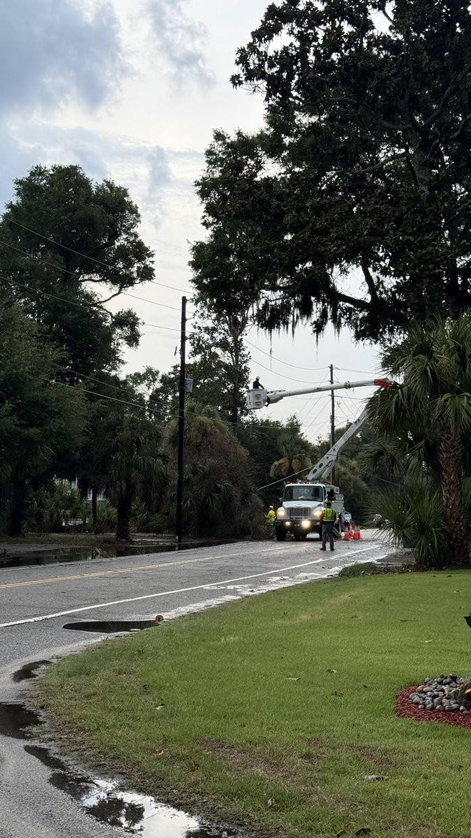 SStevensWCIV's tweet image. A non-severe thunderstorm resulted in some flooding and a tree down on a power line on Edisto Island, SC, Monday. @natwxdesk