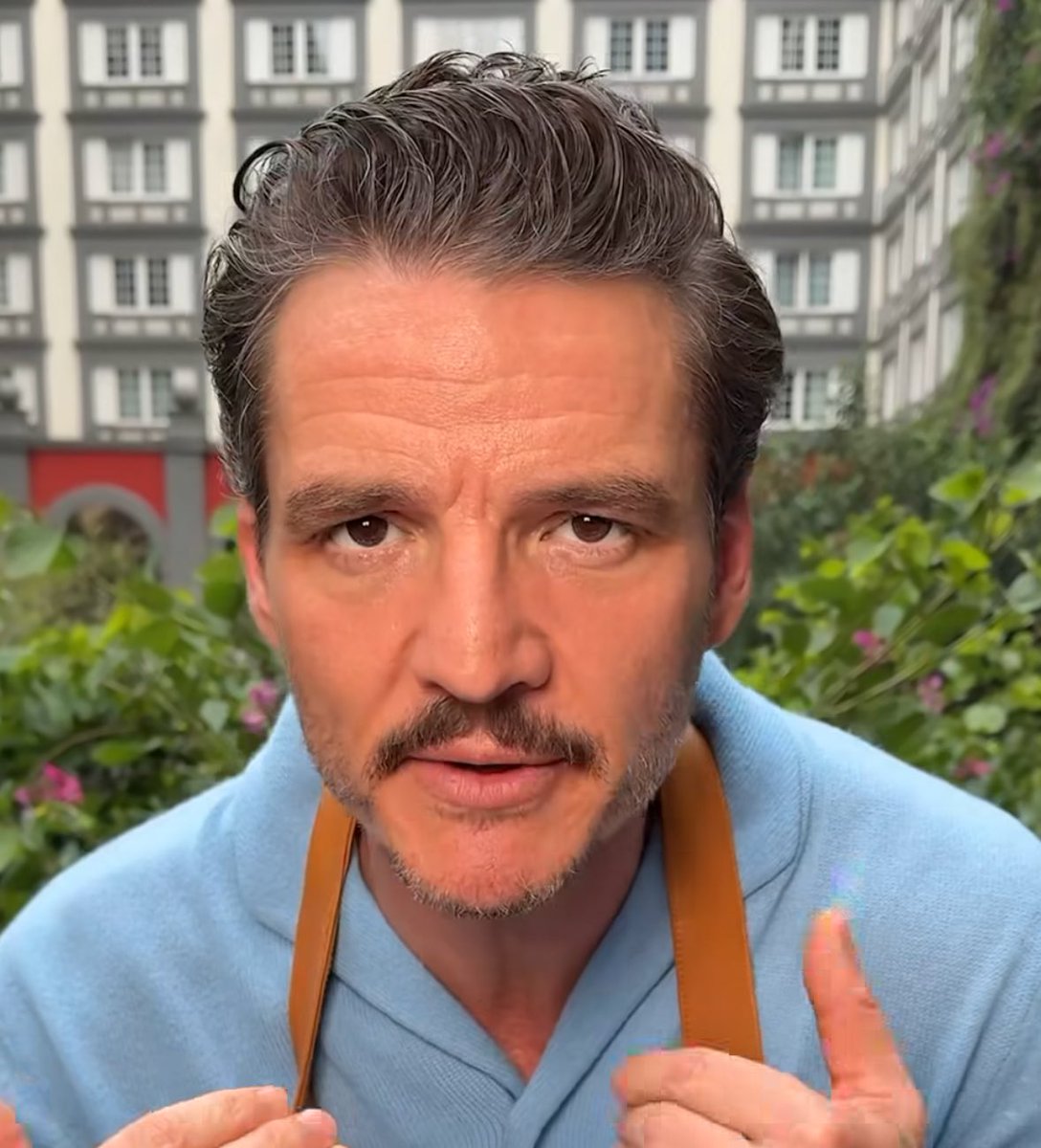 pascalonfilm's tweet image. put those big brown eyes away dude now is NOT the time