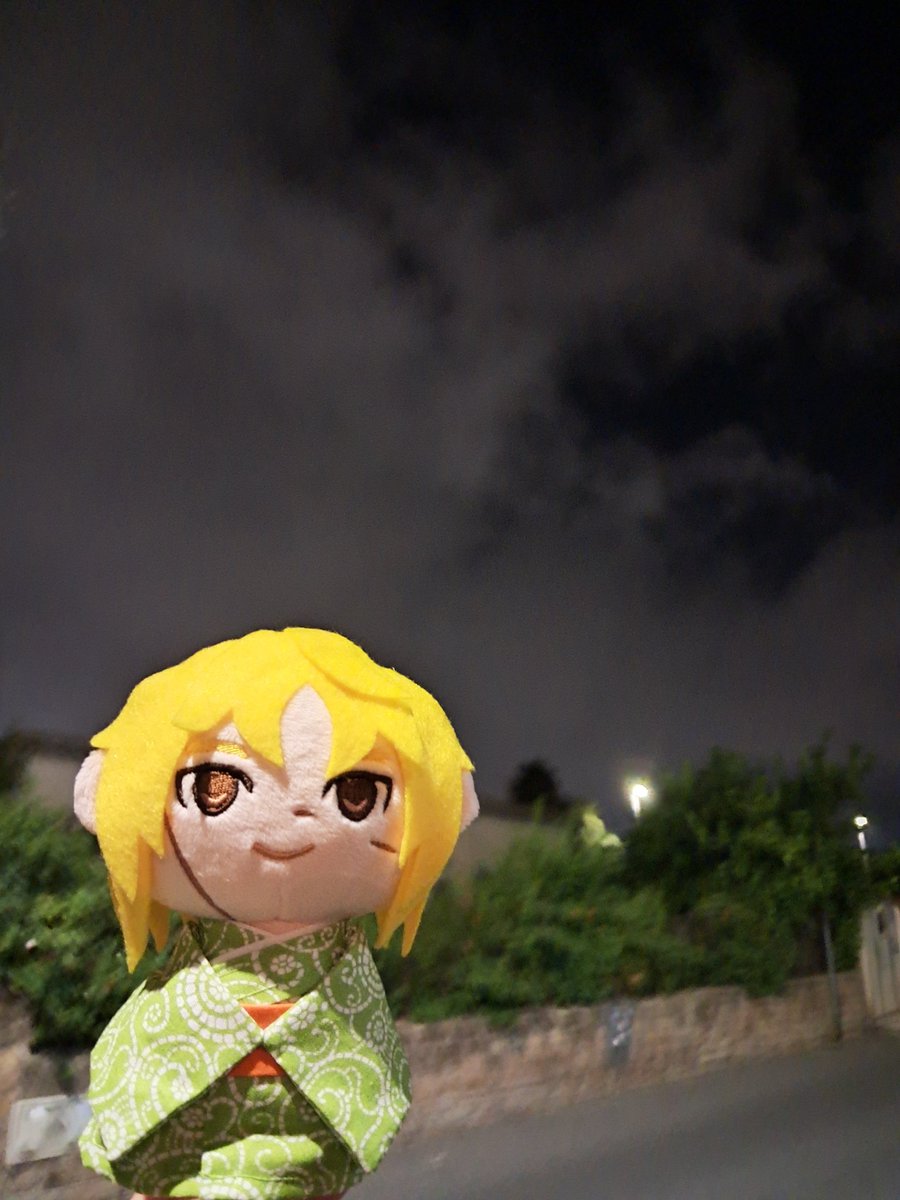 Bia_Karlsefni's tweet image. It's still night out but we're up! We've got a flight to catch :)