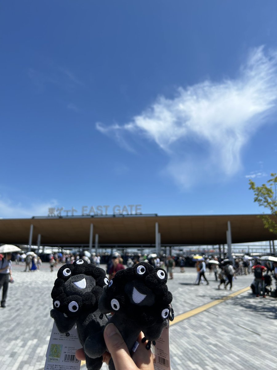 mihobell's tweet image. ひとり万博。
夢洲に着いてから、ほぼ待ち時間ナシでゲートイン出来ました❤️💙
9:40頃夢洲に着いて、9:55には手荷物通過してた🙌
ウワサの黒ミャク、買えたよぉ🥹
#こさちゃんズと万博