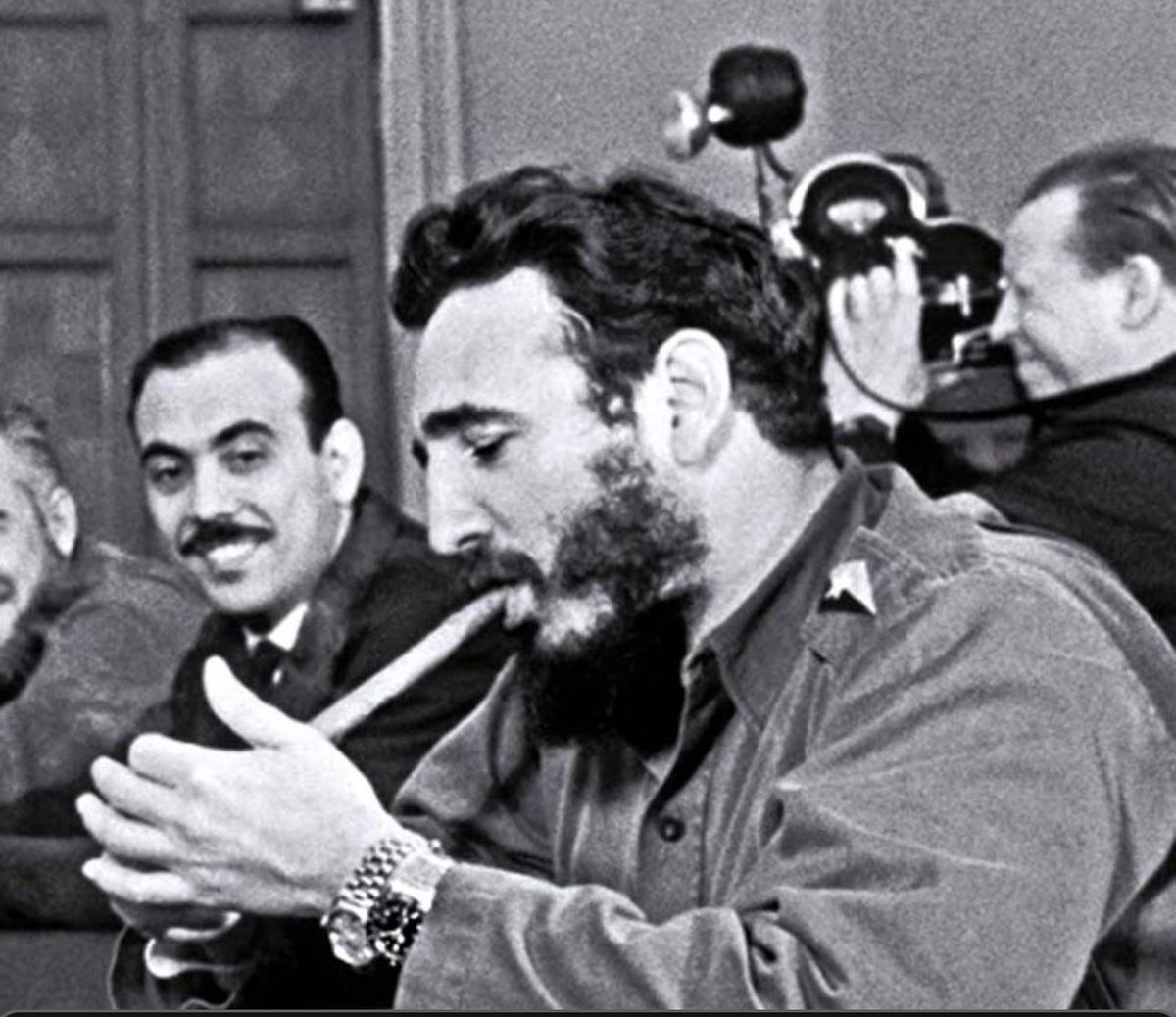 OscarAthie's tweet image. Hay que estar muy enfermo o ideologizado para idolizar y defender a este par de asesinos. Ambos opresores y demagogos. Fidel hasta con dos Rolex y con vida de magnate, el Ché un sociópata que la historia documenta que mataba por placer.
Felicitó a @AlessandraRdlv por el retiro…