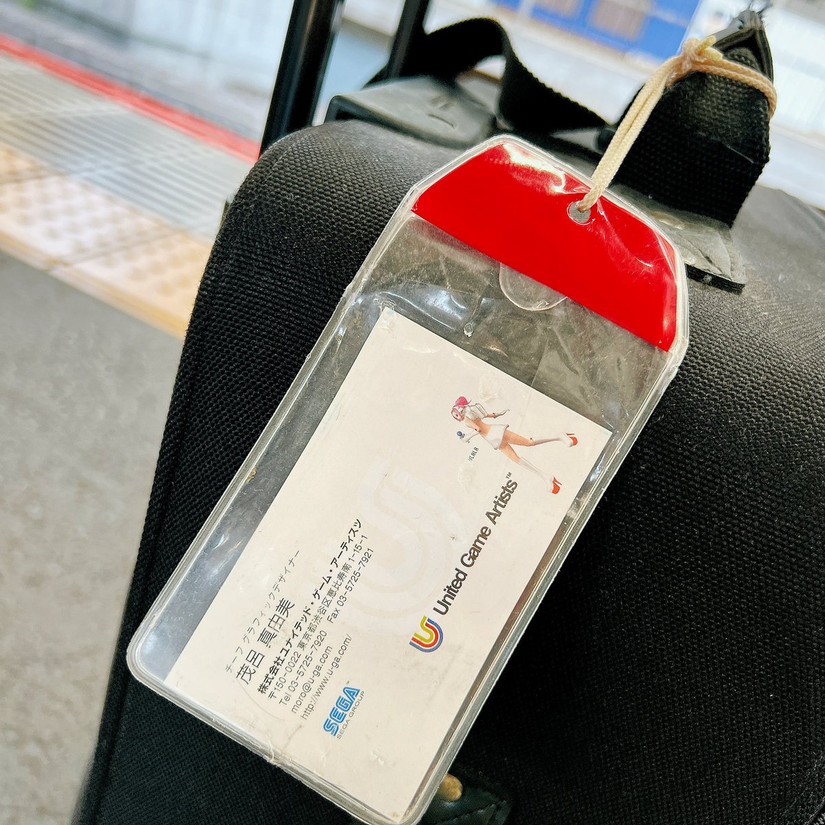 MORO_M's tweet image. 今日からCEDECです!
今年は3泊4日でガッツリ参加します。
ラゲッジタグには、UGA時代の名刺を入れたまま。このスーツケースで、チャンネル5のE3デビューを見守ったり、パート2を開発するためのニューヨーク見聞広め視察出張行ったんだ。思い出と歴史が詰まってます✨
#CEDEC #CEDEC2025