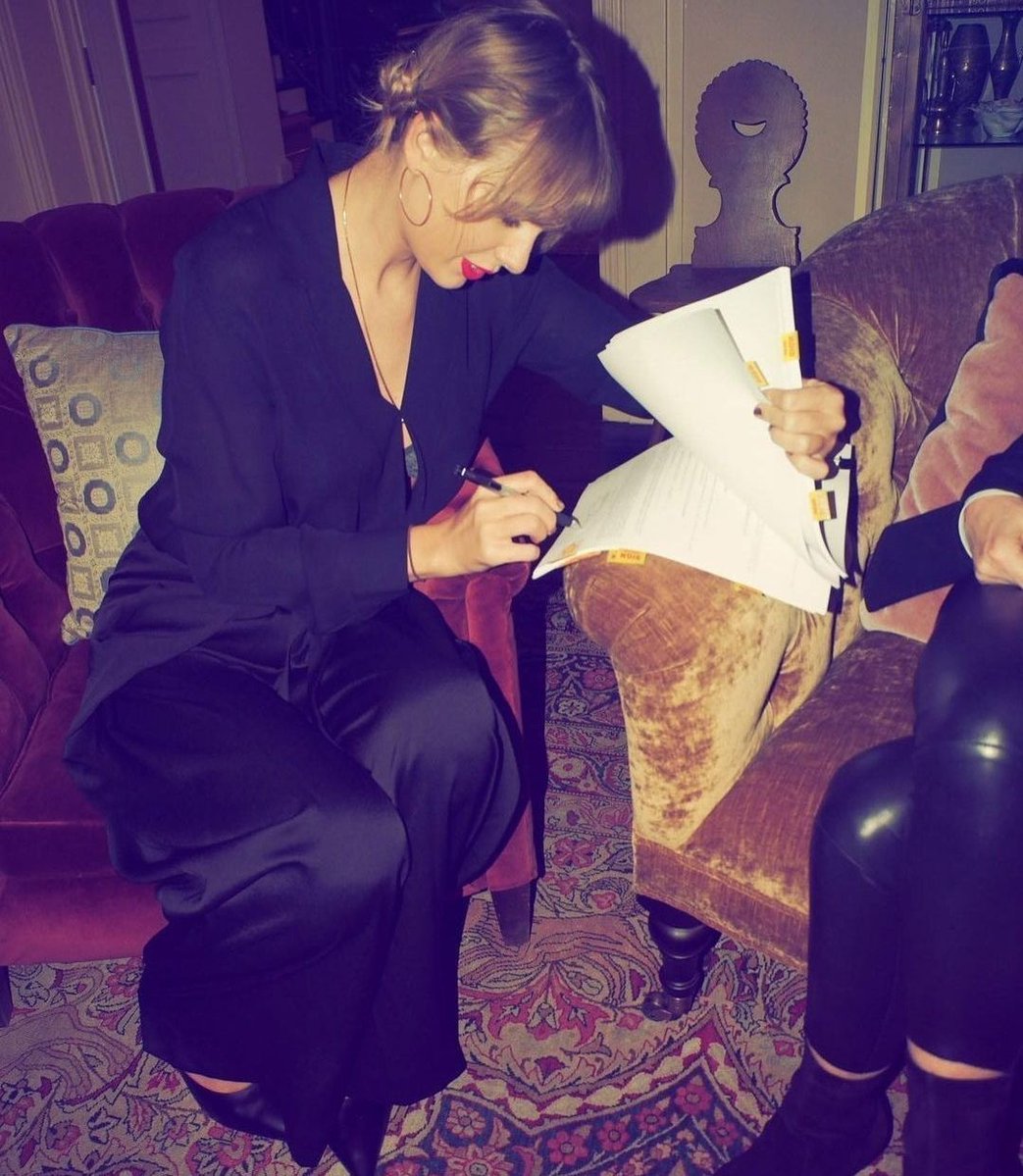 TheSwiftSociety's tweet image. ❗️| Taylor Swift’s label, Universal Music Group has filed to sell its stock market shares in the US.