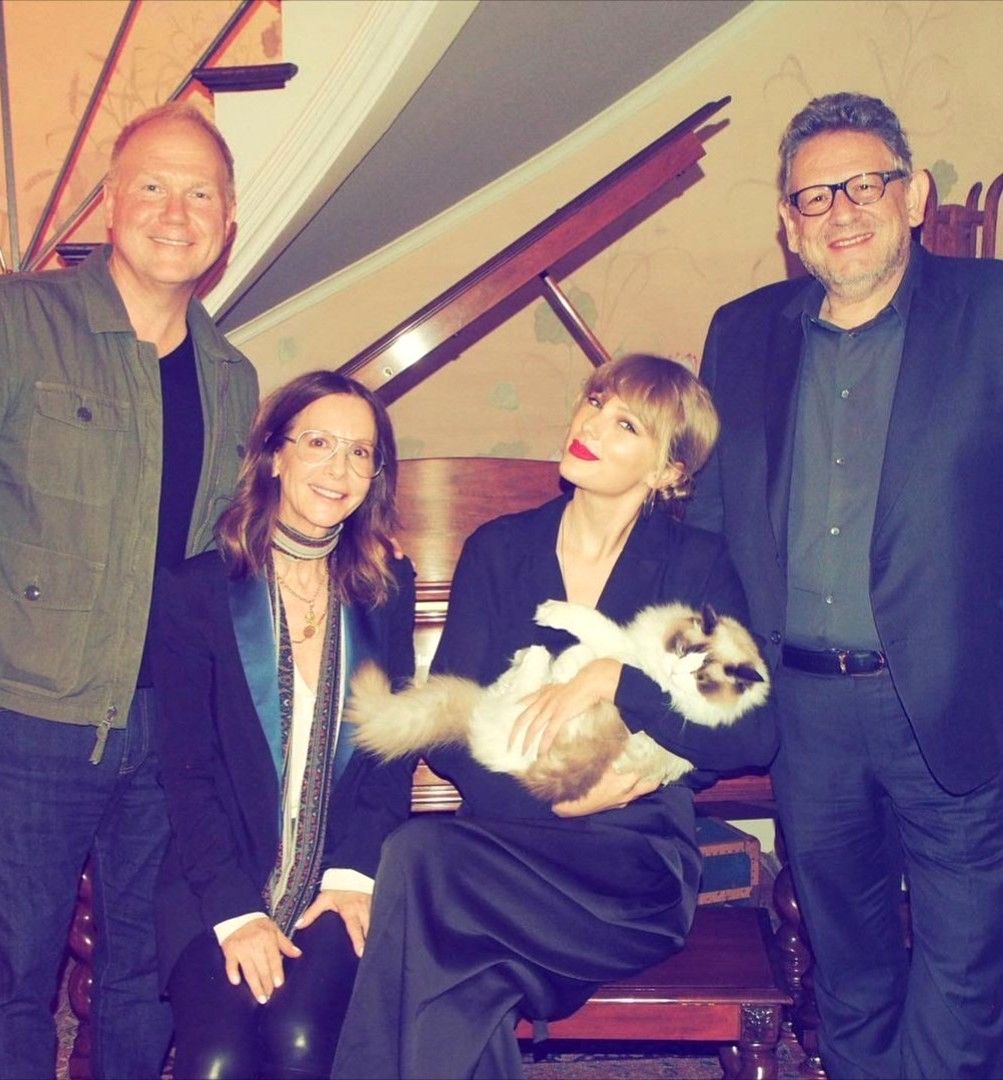 TheSwiftSociety's tweet image. ❗️| Taylor Swift’s label, Universal Music Group has filed to sell its stock market shares in the US.
