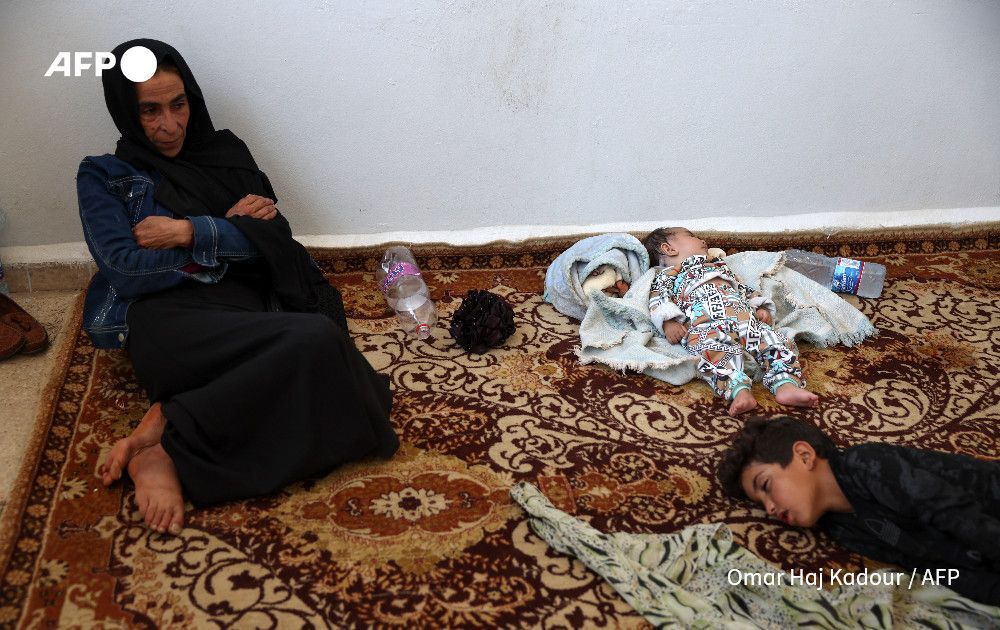 AFP's tweet image. Syria evacuates Bedouin from Druze-majority Sweida.
A ceasefire in the southern province has halted a week of sectarian bloodshed that a monitor said killed more than 1,260 people
u.afp.com/SYyB