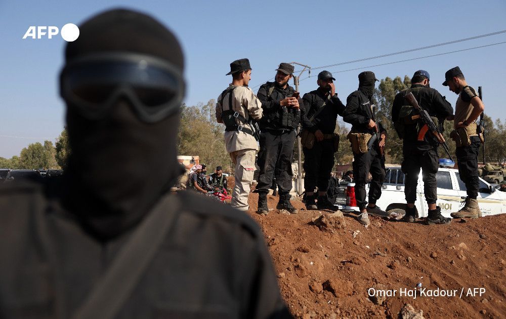 AFP's tweet image. Syria evacuates Bedouin from Druze-majority Sweida.
A ceasefire in the southern province has halted a week of sectarian bloodshed that a monitor said killed more than 1,260 people
u.afp.com/SYyB