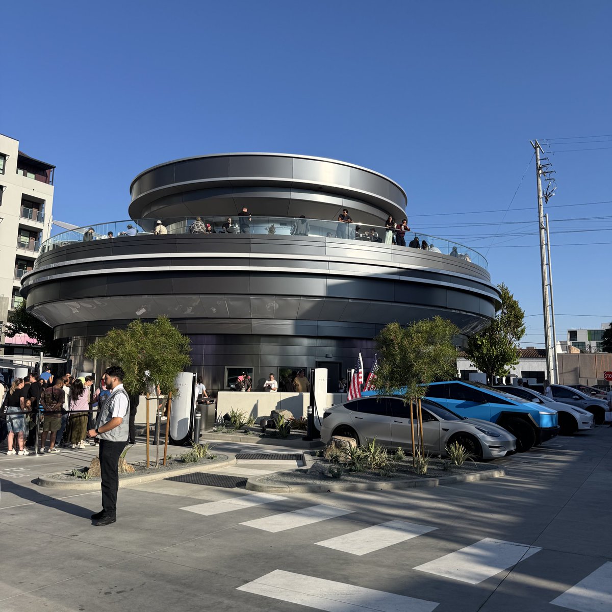 brandontsla's tweet image. Views from grand opening day at the @Tesla Diner. Waiting outside for 8 hours was worth it
