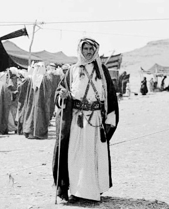 Qhta10ni's tweet image. ما يضيق الحُر من حكي السقيم 
وشرهة العاقل على الجاهل جهل