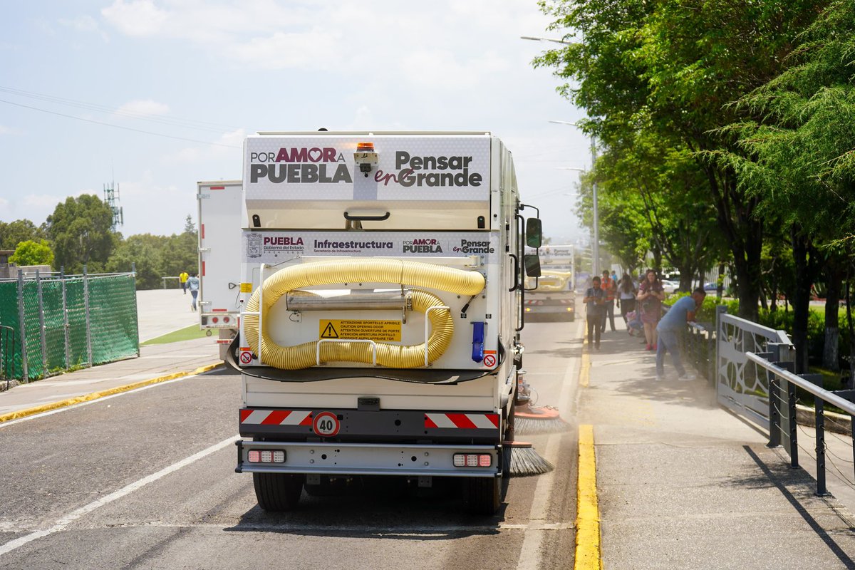 Pepe Chedraui 🇲🇽 (@pepechedrauimx) on Twitter photo 🚛 El trabajo en equipo, se nota en las calles.
Con el Gobierno del Estado y Gobierno de la Ciudad, sumamos esfuerzos para trabajar en la limpieza de nuestras calles y avenidas.
🧹 Las barredoras de <a href="/LimpiaPue/">Organismo Operador del Servicio de Limpia</a> han sido desplegadas en diferentes puntos de la Ciudad, seguimos 🚛 El trabajo en equipo, se nota en las calles.
Con el Gobierno del Estado y Gobierno de la Ciudad, sumamos esfuerzos para trabajar en la limpieza de nuestras calles y avenidas.
🧹 Las barredoras de <a href="/LimpiaPue/">Organismo Operador del Servicio de Limpia</a> han sido desplegadas en diferentes puntos de la Ciudad, seguimos