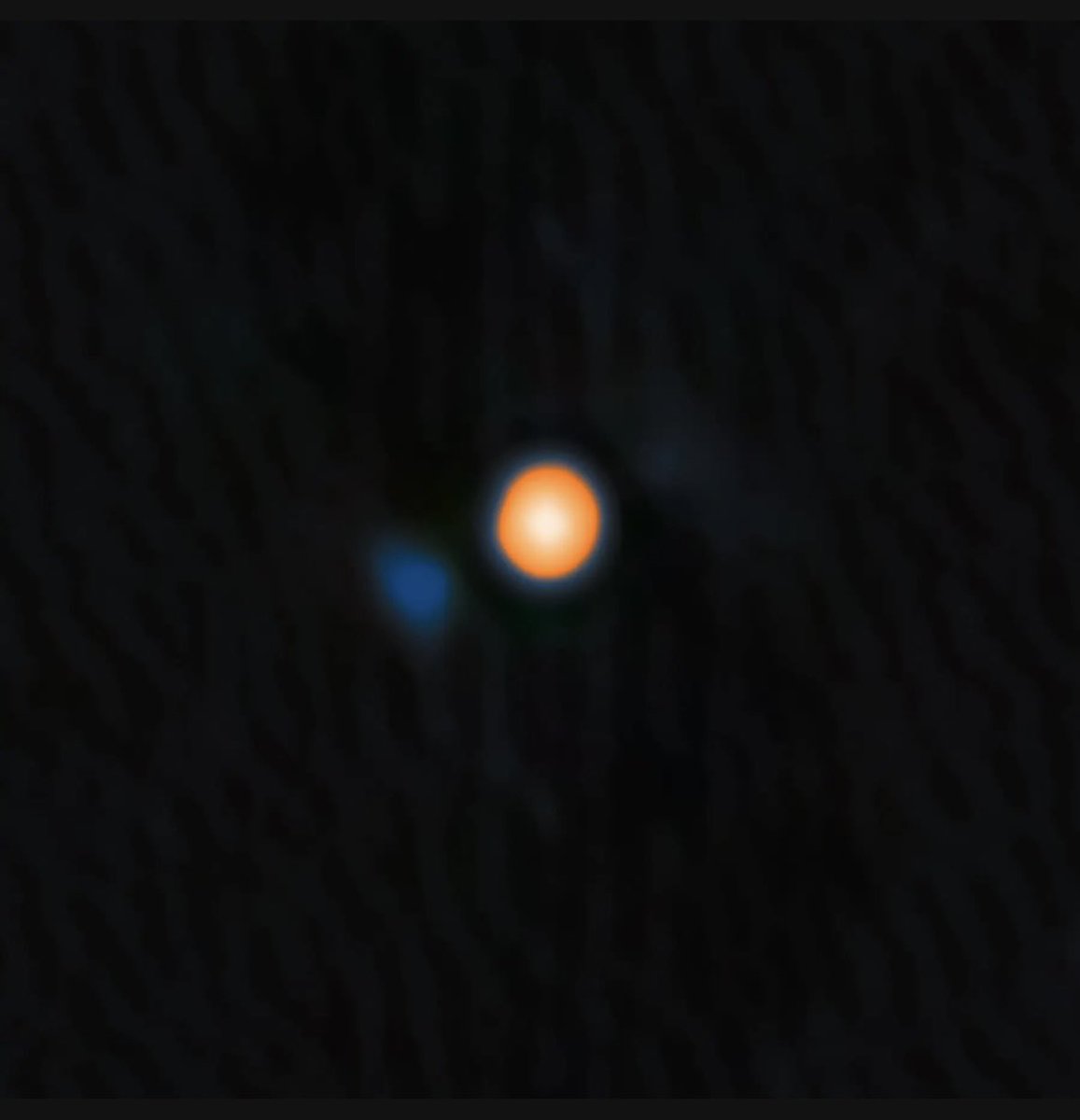 SquigglyVolcano's tweet image. NEW: Betelgeuse, a big red star, will eventually explode. But despite its self-destructive proclivities, the irritable giant has managed to make, and keep, a friend: a companion star that Betelgeuse will, eventually and rudely, eat up.
Me @NYTScience nytimes.com/2025/07/21/sci…