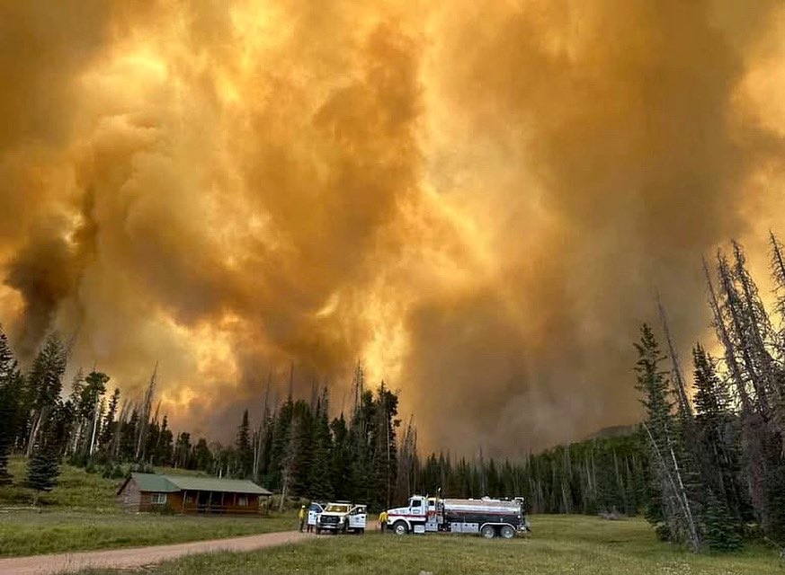HotshotWake's tweet image. The Monroe Canyon Fire in Utah was last mapped at 9,544 acres and has been updated to 3% contained. Crews are working to connect fireline to dozer line in the Hunts Lake area and continue to prep structures with sprinklers.
Firefighters are also utilizing areas in the Fishlake…