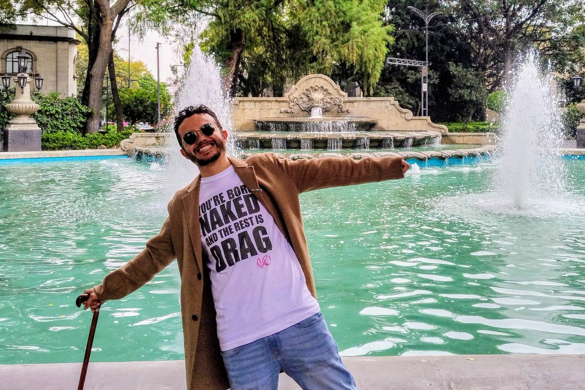 LeonRamosU's tweet photo. Una querida exalumna me regaló una playera con la frase que cité en mi video sobre Nietzsche y las drag queens! Dice “We're born naked, and the rest is drag”. Amo la docencia porque enseñando es cuando más aprendo y me ha permitido conocer a estudiantes maravillosos. Mil gracias! https://t.co/nPuRW0ykjX