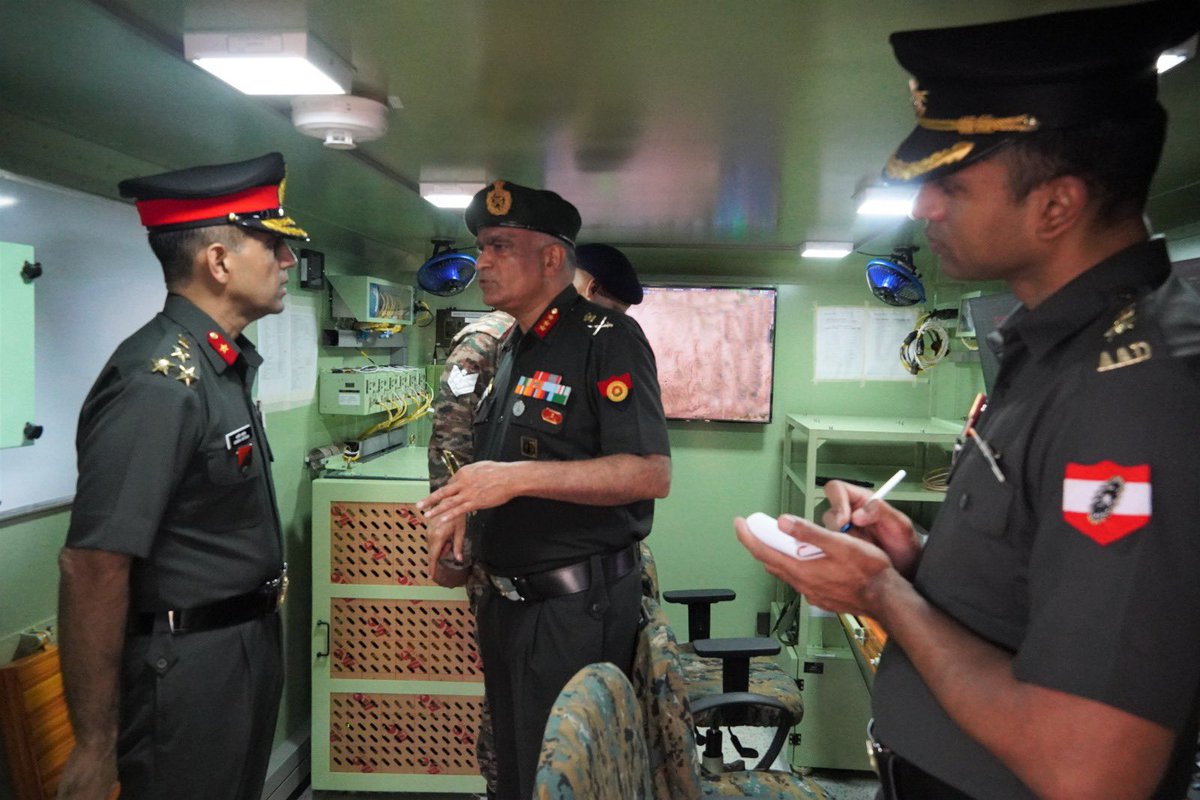 IaSouthern's tweet image. Lt Gen Sumer Ivan D’Cunha, SM, DG & Col Commandant , Army Air Defence, visited the #FirstToStrikeBrigade to review capability enhancement projects and operational readiness.
He commended the formation for its professionalism and stellar performance during #OpSindoor.…