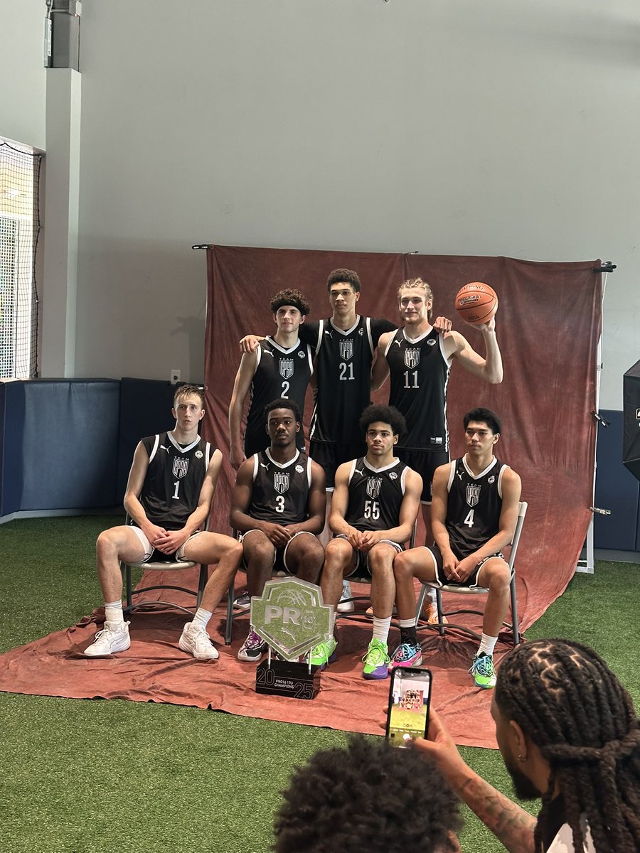 BigMax_2026's tweet image. Proud to play with these guys and win it all. 17th seed to champions. Thank you @ClintParks05 and @MrYeahIKnow