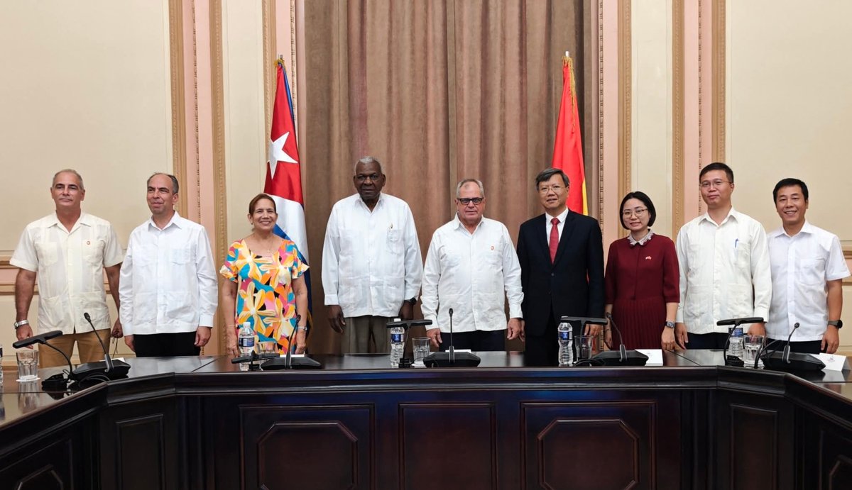 Rogelio Polanco Fuentes (@rpolancof) on Twitter photo Participamos en acto de entrega de equipamiento para sistema de videoconferencias de <a href="/AsambleaCuba/">Asamblea Nacional Cuba</a> por parte de Asamblea Nacional de #Vietnam.
Valiosa donación contribuirá a facilitar eficiente comunicación con territorios del país en ejercicio de la intensa labor legislativa. Participamos en acto de entrega de equipamiento para sistema de videoconferencias de <a href="/AsambleaCuba/">Asamblea Nacional Cuba</a> por parte de Asamblea Nacional de #Vietnam.
Valiosa donación contribuirá a facilitar eficiente comunicación con territorios del país en ejercicio de la intensa labor legislativa.