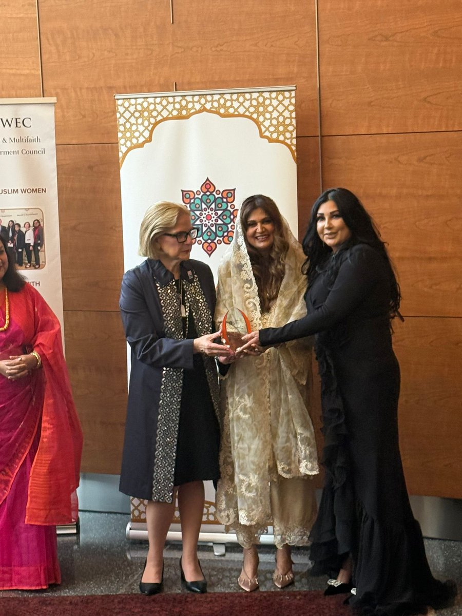 bilarakib's tweet image. It was an honor to be recognized by AMMWEC—a council that uplifts Muslim & multifaith women changemakers. I dedicate this award to Her Highness Sheikha Fatima bint Mubarak, a symbol of wisdom and compassion. Let us raise our voices for justice, peace & unity. #WomenLeaders
كان…