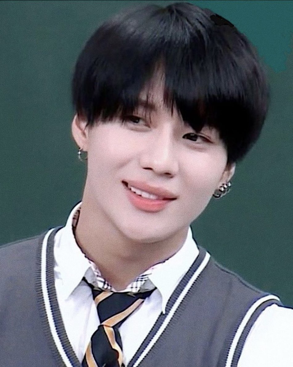 sevenoneights's tweet image. 교복 개크게 내게 오라 .........................