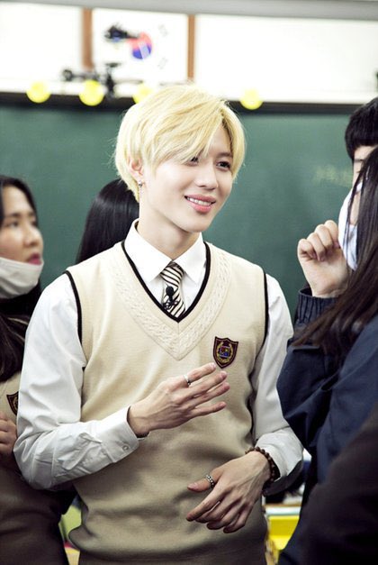 sevenoneights's tweet image. 교복 개크게 내게 오라 .........................