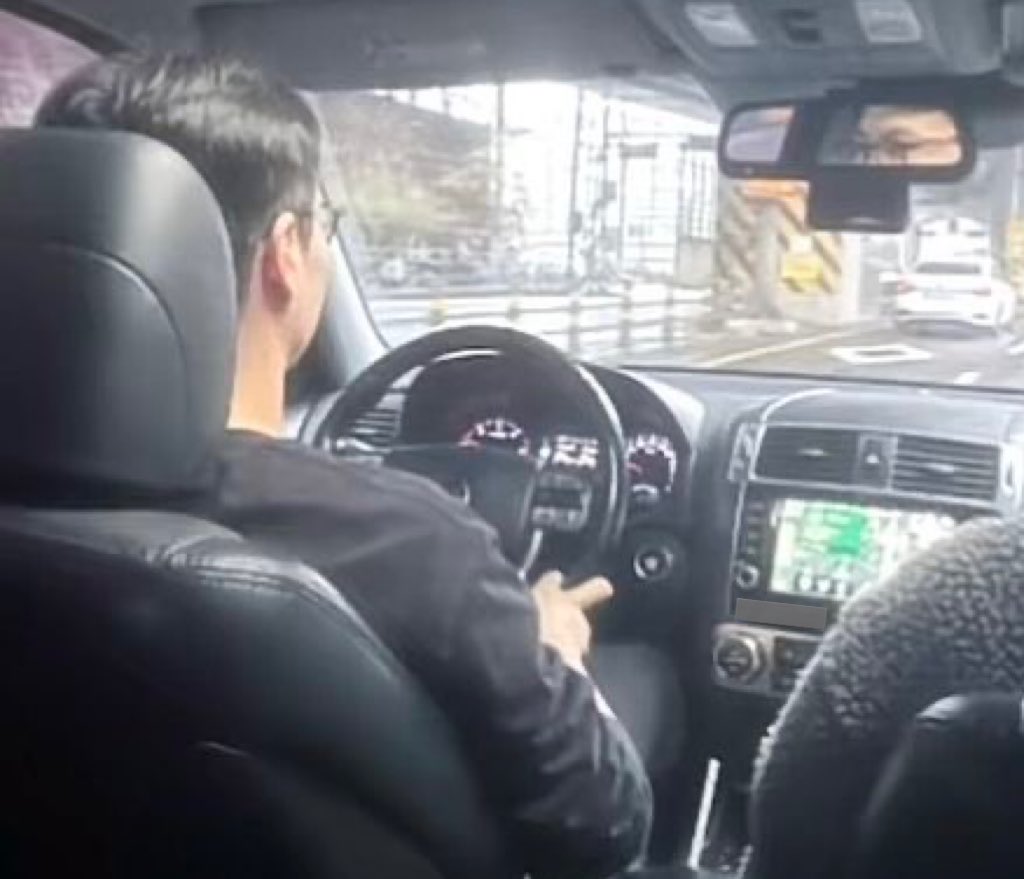 soawe7's tweet image. 오빠 차 뽑았다 널 데리러 가