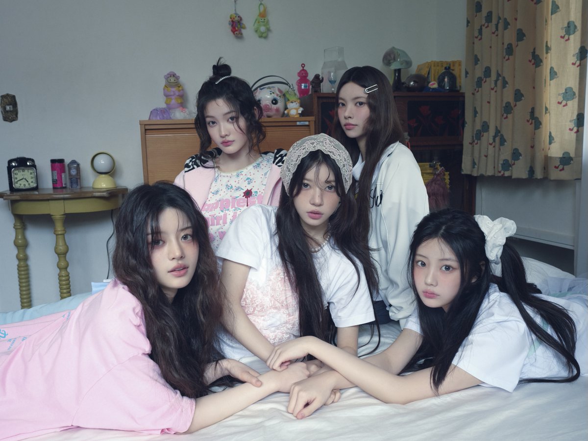 ILLITjpofficial's tweet image. ILLIT Japan 1st Single '時よ止まれ'
2025.9.1 0:00(JST)
Concept Photo - Home Playing ver.
#ILLIT
#時よ止まれ #Toki_Yo_Tomare
#ILLIT_JP1stSG